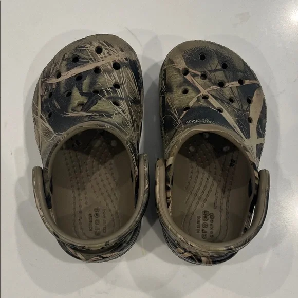 Toddler Camo Crocs - Picture 1 of 3